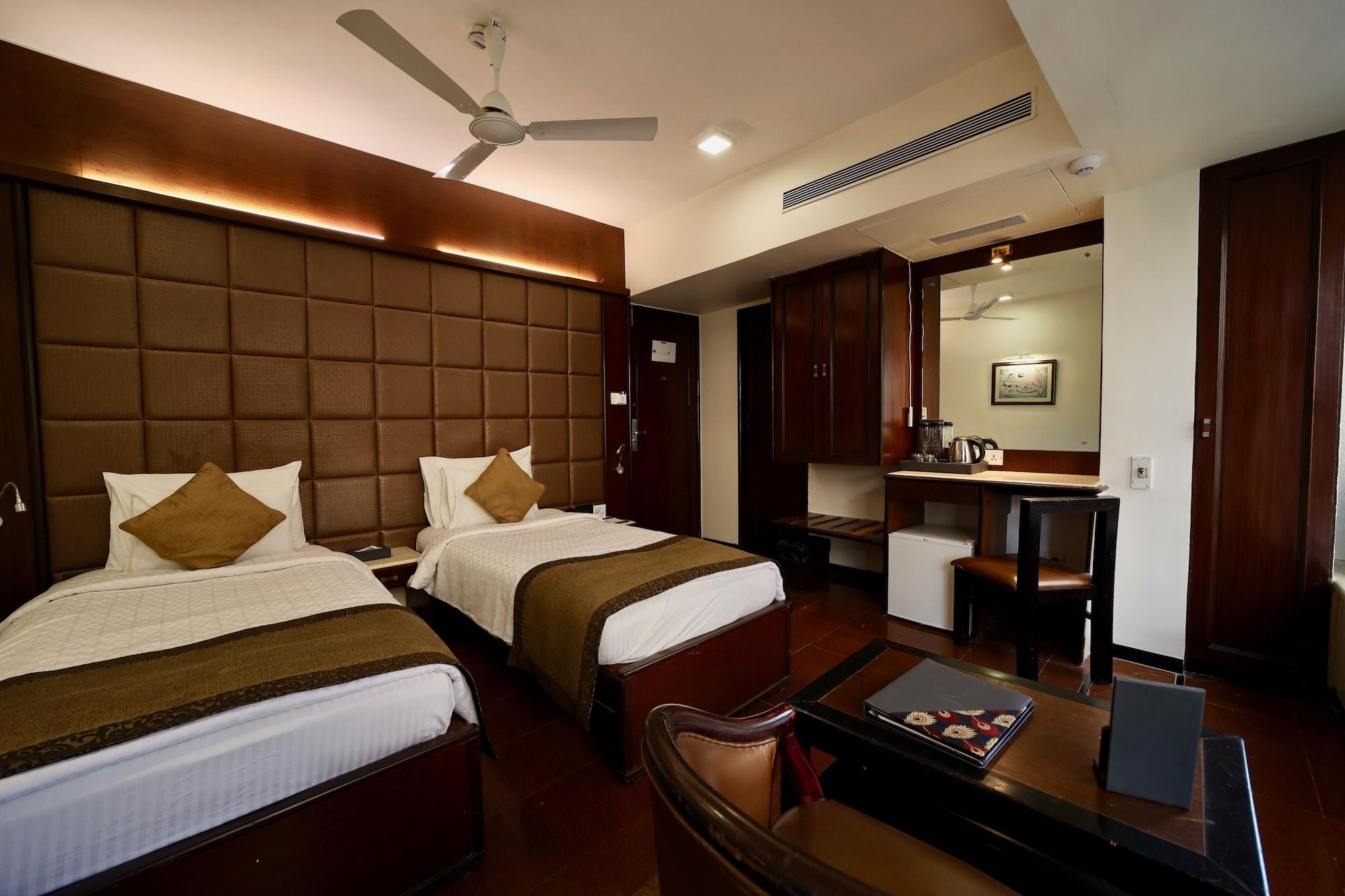 Executive Enclave Hotel Mumbai Exterior photo